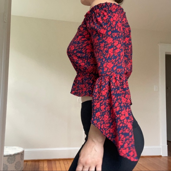 NWOT Flare Sleeves Express Top - Picture 2 of 9